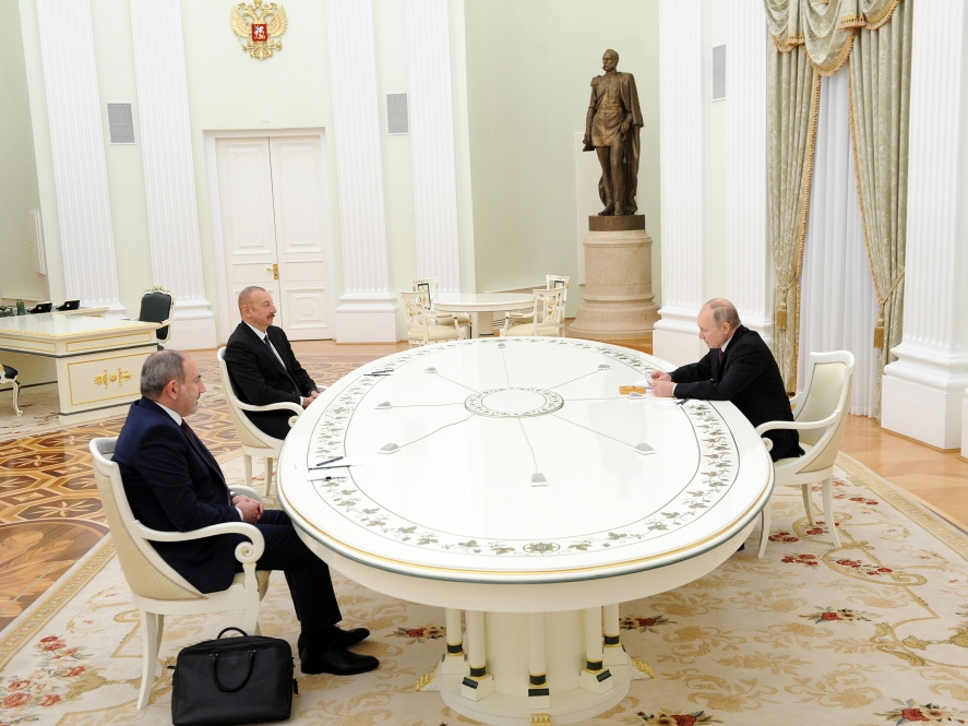 «Спокойная уверенность Алиева и нервозность Пашиняна». Московские переговоры глазами экспертов