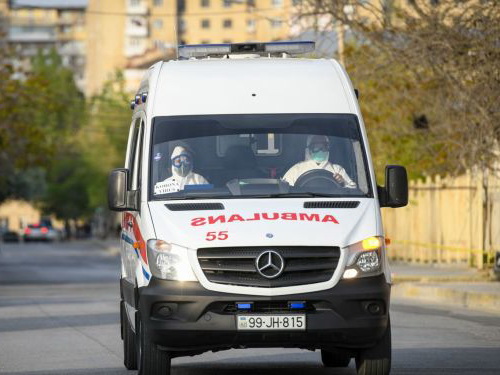 В Баку снизилась нагрузка на службу скорой помощи в борьбе с COVID-19