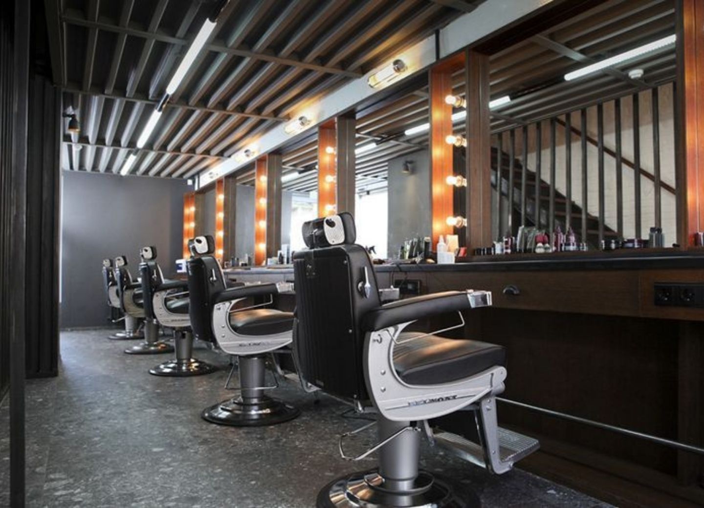 С 25 января открываются парикмахерские и салоны красоты