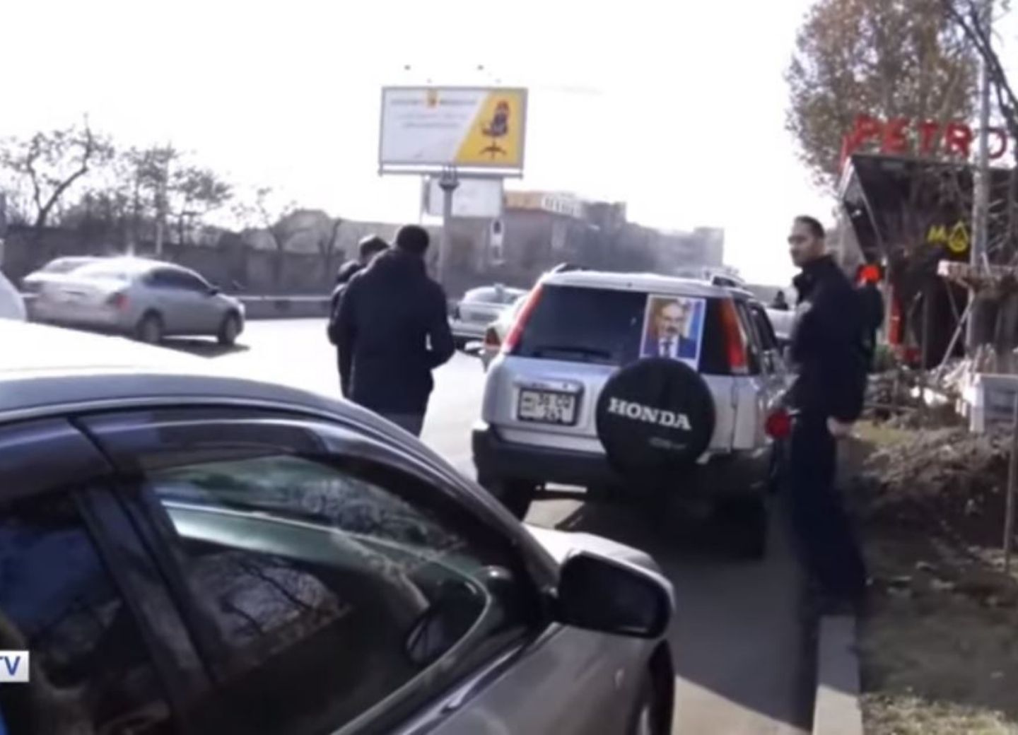 В Иреване проходит автомобильное шествие неповиновения - ВИДЕО