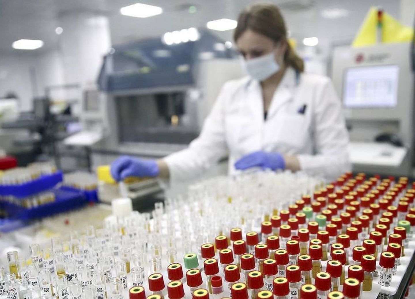 Глава МИД Германии предложил дать привилегии вакцинированным от коронавируса