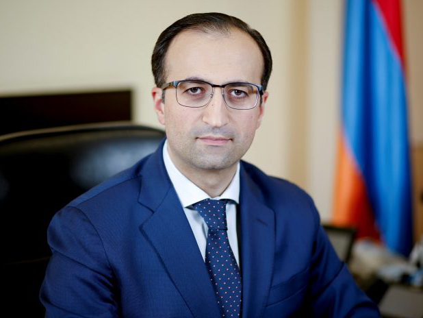 Глава Минздрава Армении подал в отставку