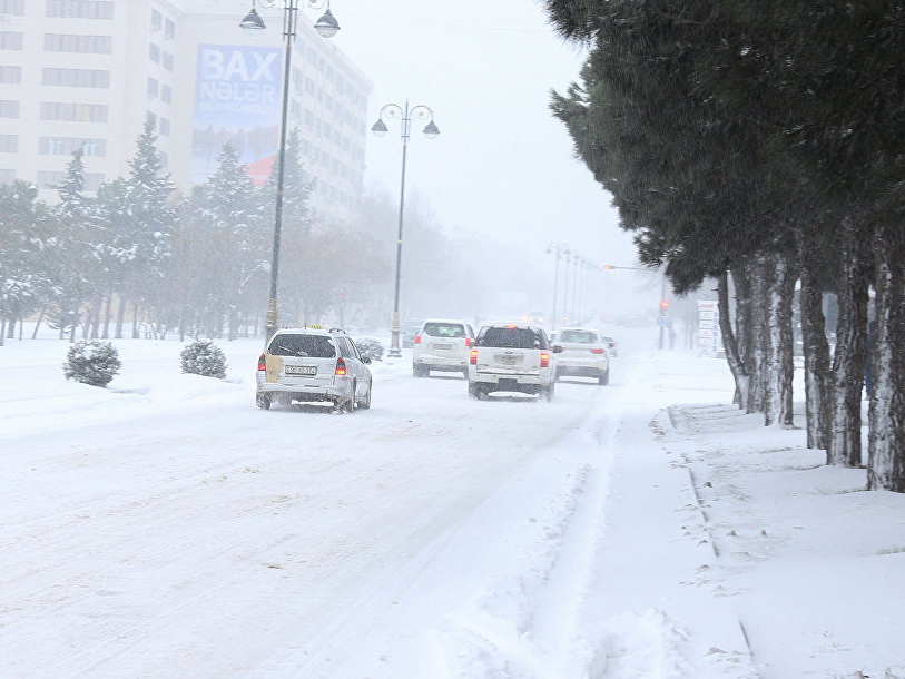 Дорожная полиция советует бакинским водителям готовиться к снегу