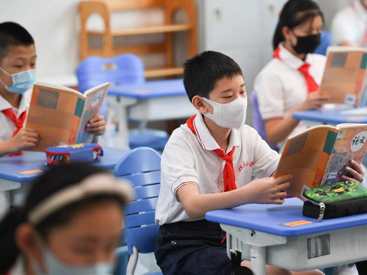 Пекинских школьников переводят на дистанционное обучение из-за вспышки коронавируса