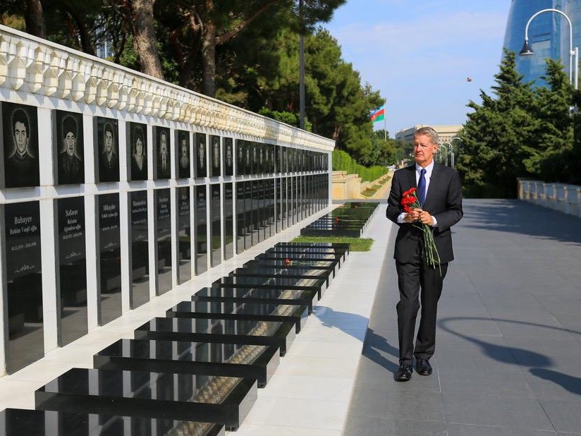 Посол Великобритании: Чтим память шехидов 20 Января как символа независимости Азербайджана