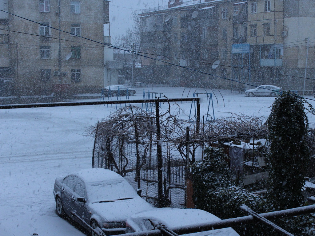 В Баку выпал снег - ФОТО - ВИДЕО