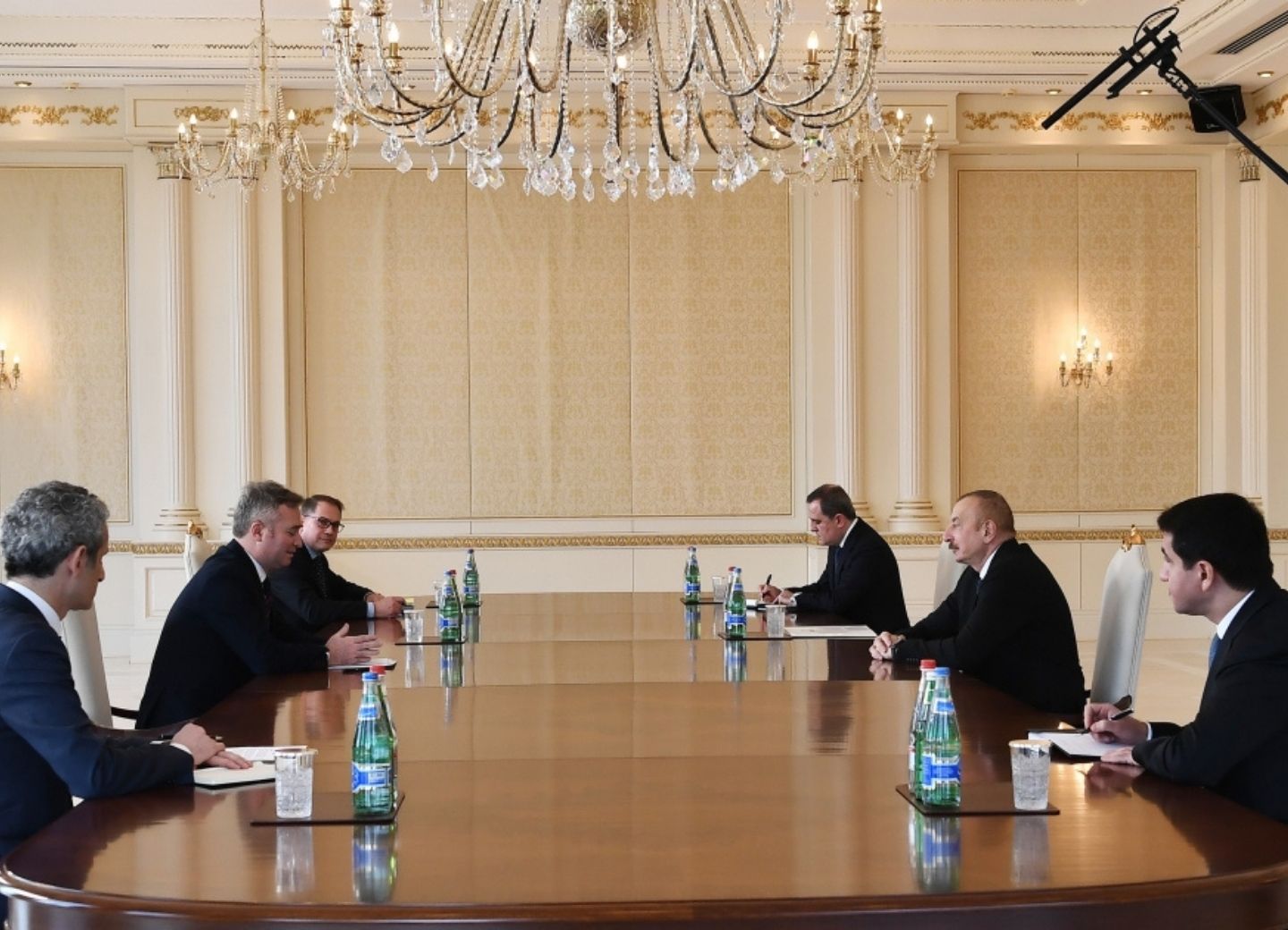 Президент Ильхам Алиев принял госсекретаря МИД Франции - ФОТО