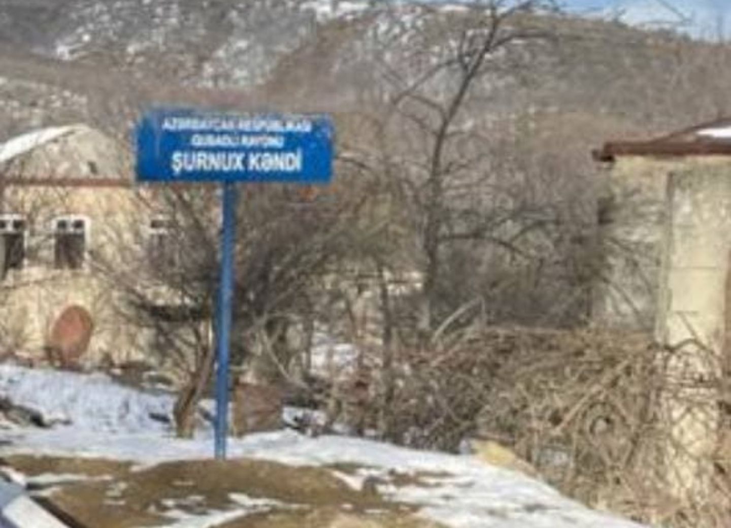 Установленная при въезде в село Шурнух табличка на азербайджанском языке взбесила армян – ФОТО