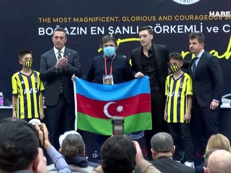 Всемирно известный футболист Месут Озил обратился к азербайджанским болельщикам − ВИДЕО