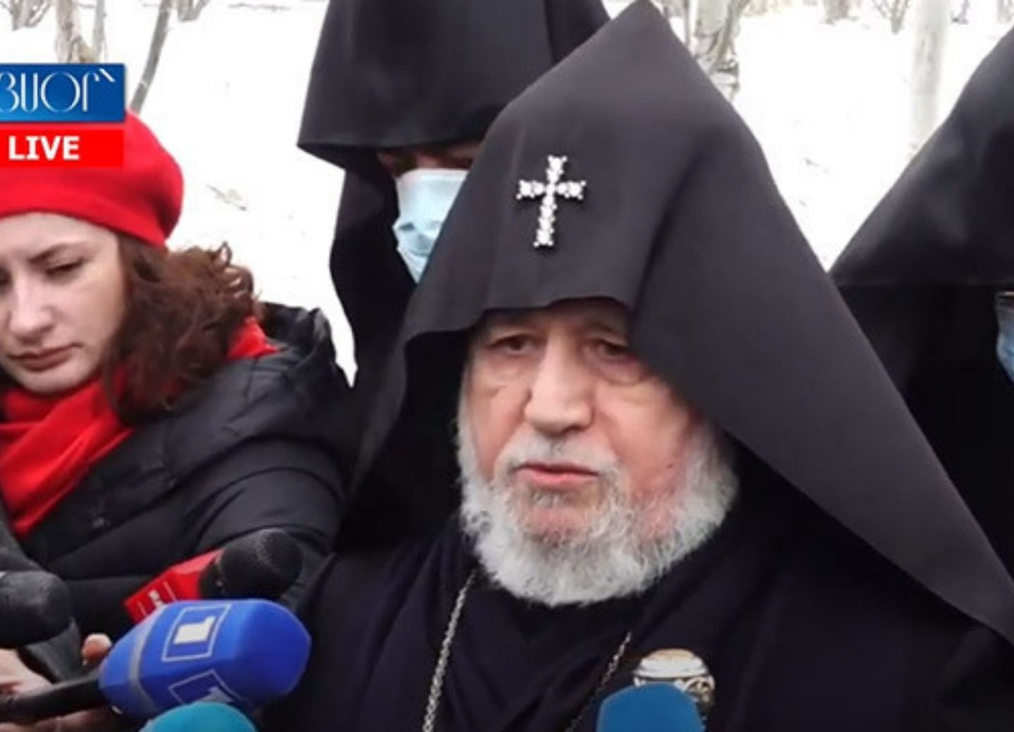 Армянская церковь продолжает считать отставку Пашиняна необходимостью
