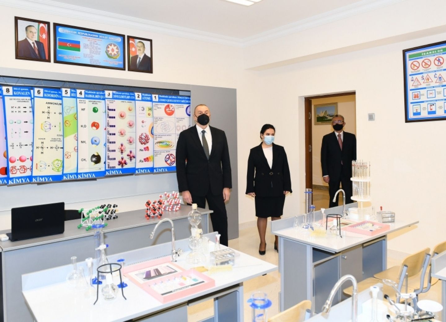 Ильхам Алиев ознакомился с условиями, созданными в школах Сабунчинского и Сураханского районов Баку - ФОТО