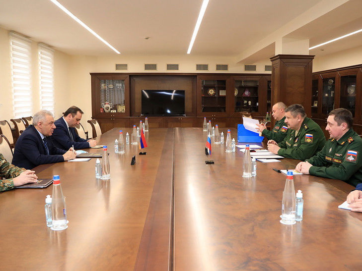 Официальные лица Армении и России обсуждают военное сотрудничество