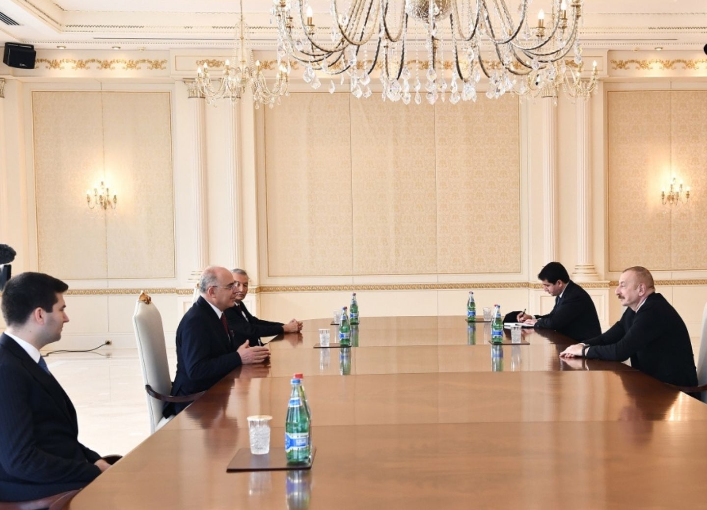 Президент Ильхам Алиев принял заместителя председателя Партии националистического движения Турции