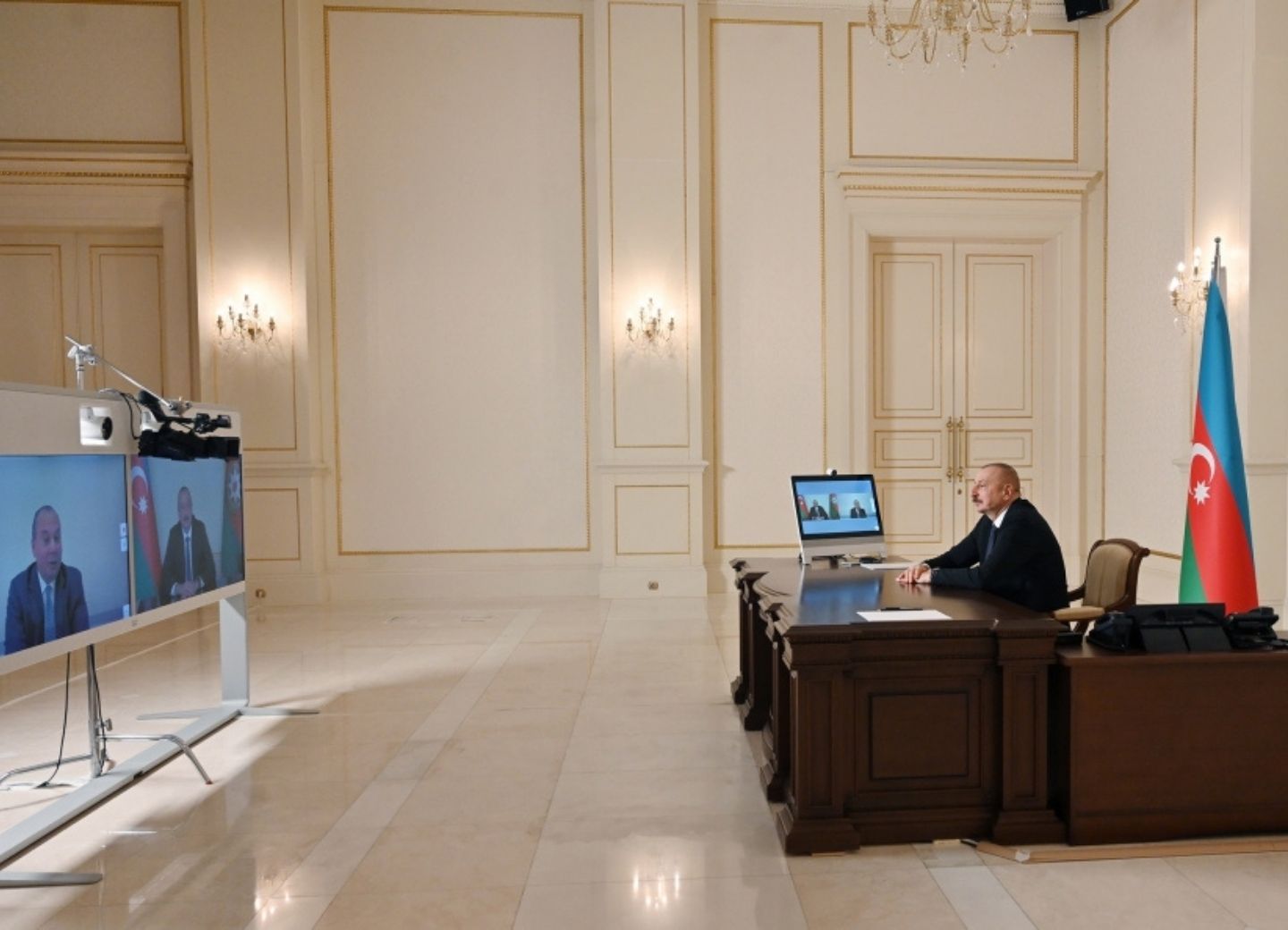 Ильхам Алиев принял в видеоформате главу Фонда этнического взаимопонимания США - ФОТО