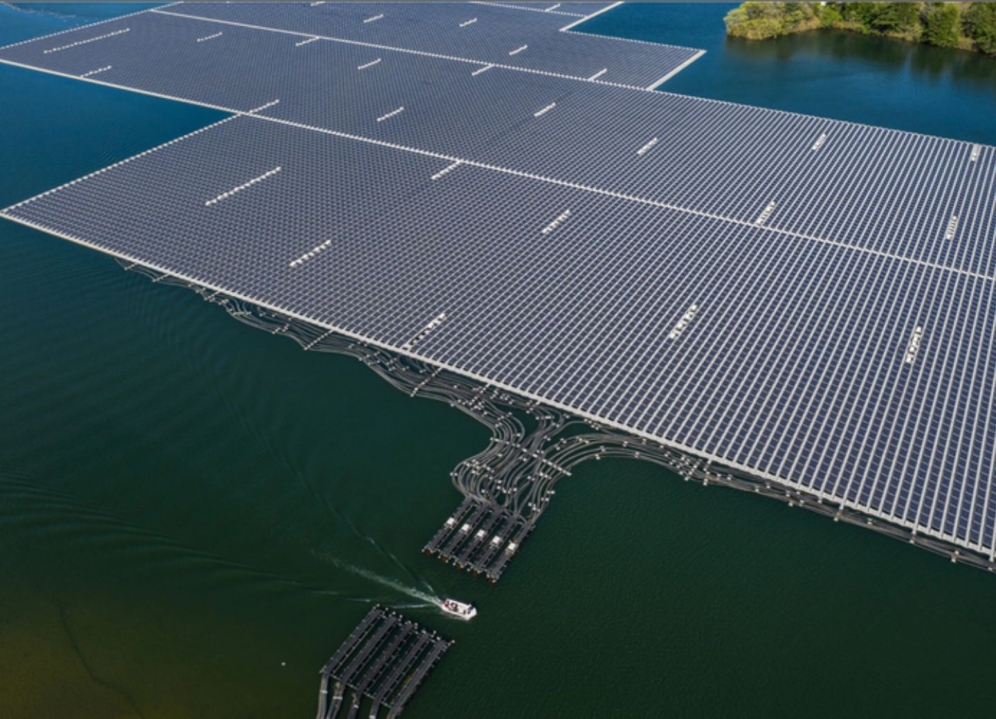 В Баку будет построена плавучая солнечная электростанция - ФОТО