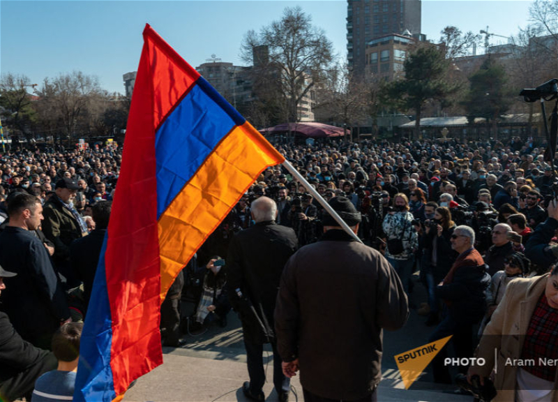 За кого готовы проголосовать жители Армении на выборах - Опрос Gallup