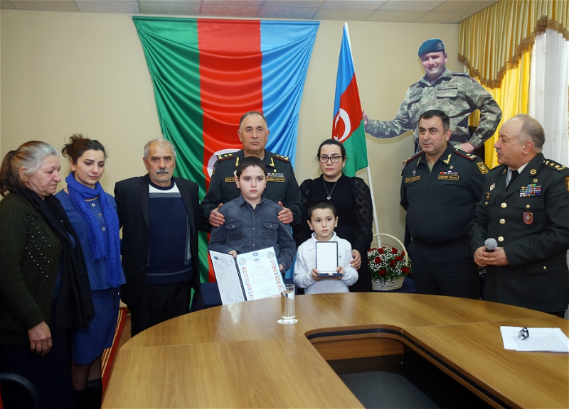 Семье шехида, командира батальона Азербайджанской армии вручена медаль НАТО «За достойную службу» - ФОТО