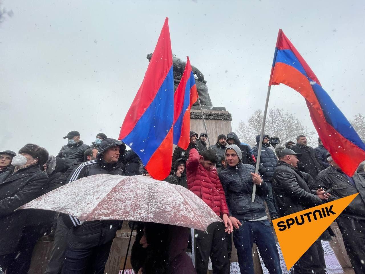 Отставка пашиняна в армении. Свержение Пашиняна в Армении. Митинги против Пашиняна. Пашиняна хотят свергнуть. Митинг приход Пашиняна к власти.