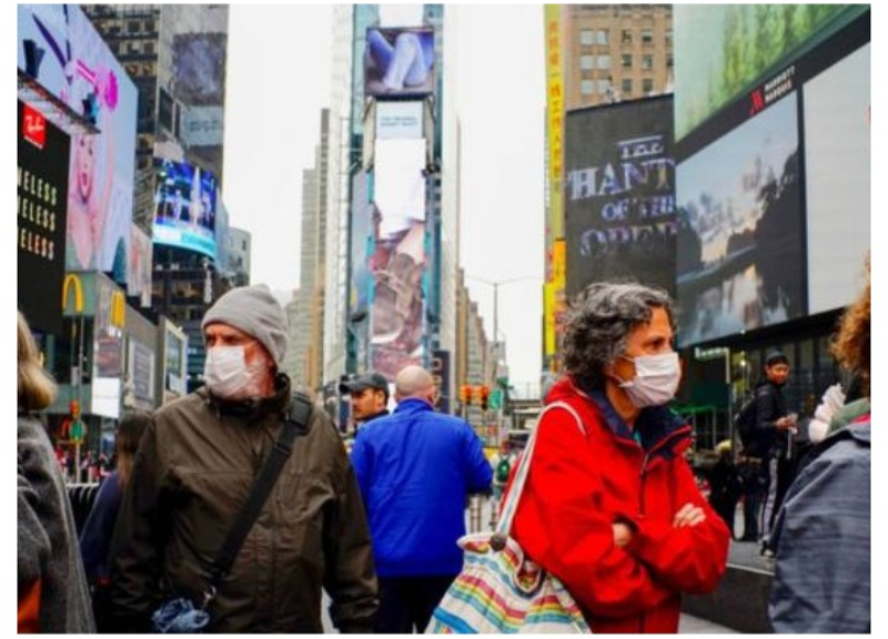 Главный инфекционист США допустил, что американцам придется носить маски и в 2022 году