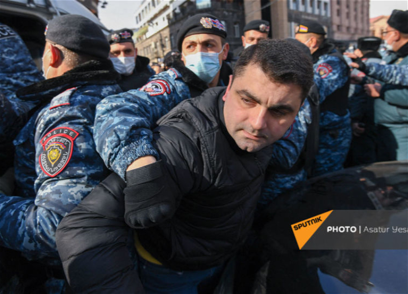 Полиция начала жесткие задержания в Иреване - ФОТО - ВИДЕО - ОБНОВЛЕНО