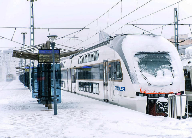 Снег не помешал: Составы маршрута Баку-Сумгайыт следуют по графику – ФОТО