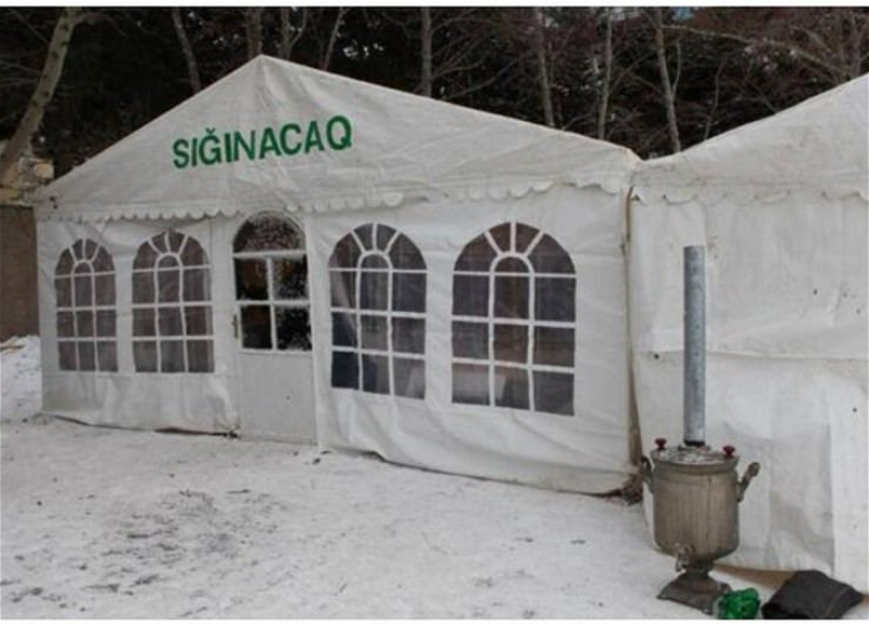 В Баку в связи со снежной погодой устанавливаются палатки для желающих согреться