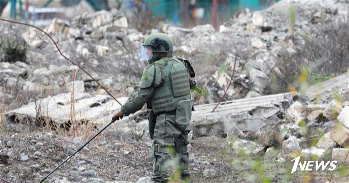 Половина военных. Миротворцы в Карабахе разминирование. Саперы в Карабахе. Поле разминирование Нагорного Карабаха. Миротворцы в Красном базаре Карабаха.