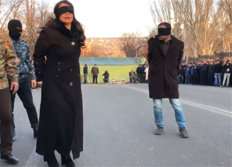 Оппозиция в Иреване «расстреляла» Николае и Елену Чаушеску – ВИДЕО