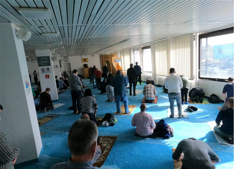 В мечетях Европы вознесли молитвы в память о жертвах Ходжалинского геноцида - ФОТО