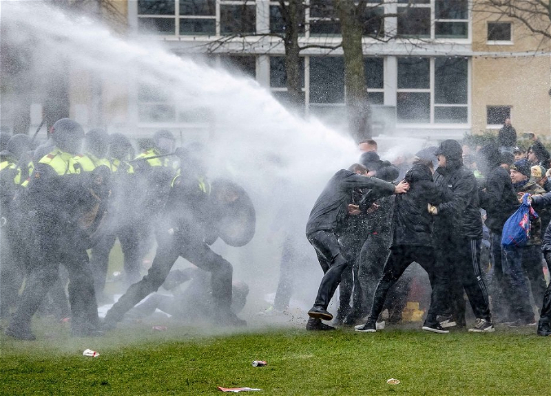 Несколько человек задержали в ходе незаконной акции протеста в Амстердаме