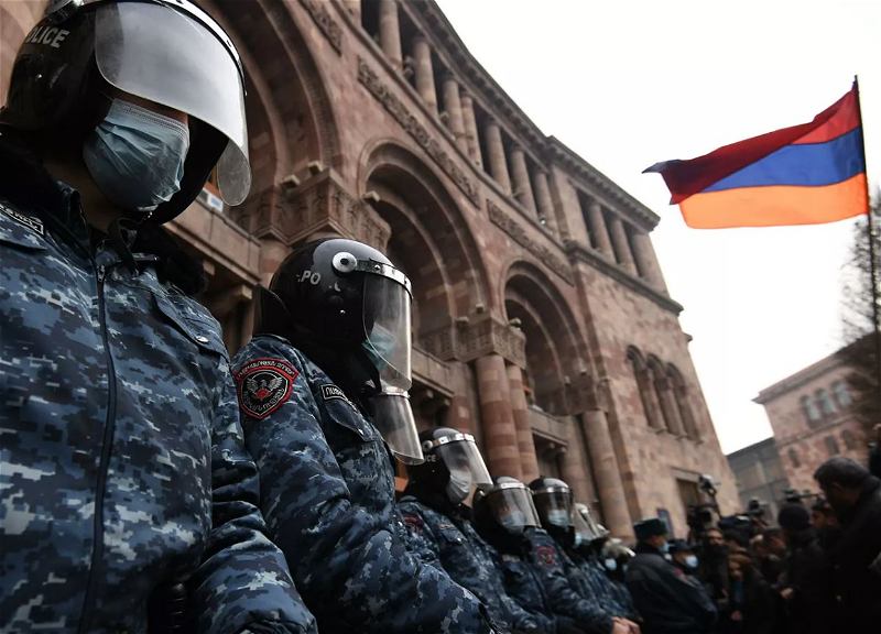 ​​​​​​​Противники Пашиняна ворвались в здание правительства – ВИДЕО