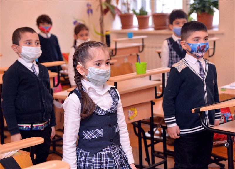 В бакинской школе, закрытой из-за коронавируса, возобновляются занятия