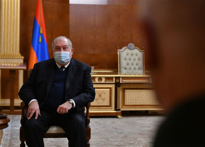 Президент Армении провел встречу с главой Генштаба