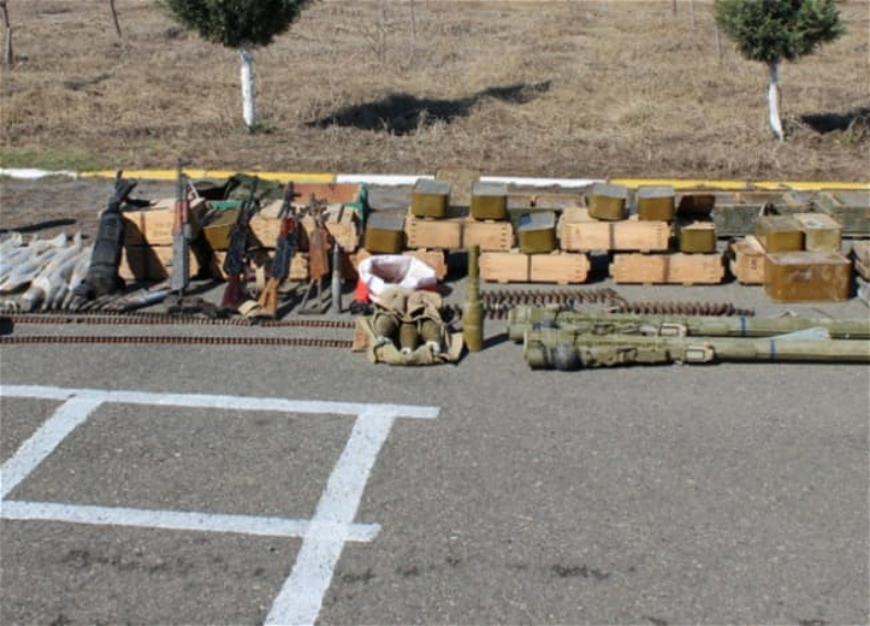 На освобожденных от оккупации территориях обнаружены брошенные армянами оружие и боеприпасы – ФОТО
