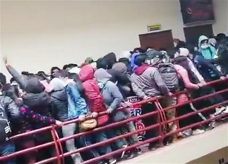 В Боливии пять студентов погибли из-за давки в университете - ВИДЕО 18+