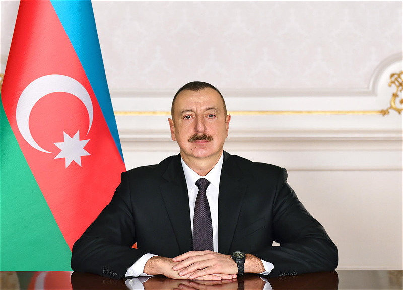 Ильхам Алиев наградил азербайджанских женщин по случаю праздника 8 марта