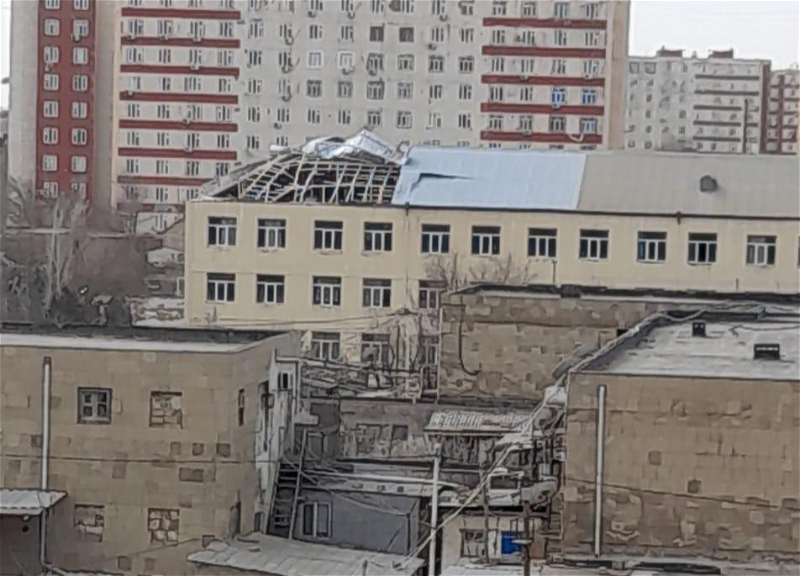 В Баку сильный ветер нанёс урон ещё нескольким школам - ФОТО