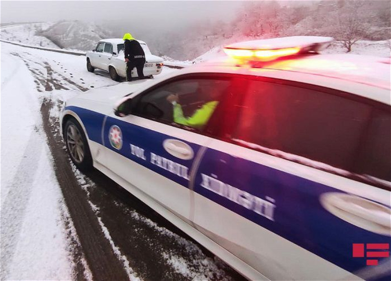 Снегопад в Гейгеле затруднил движение автотранспорта - ФОТО