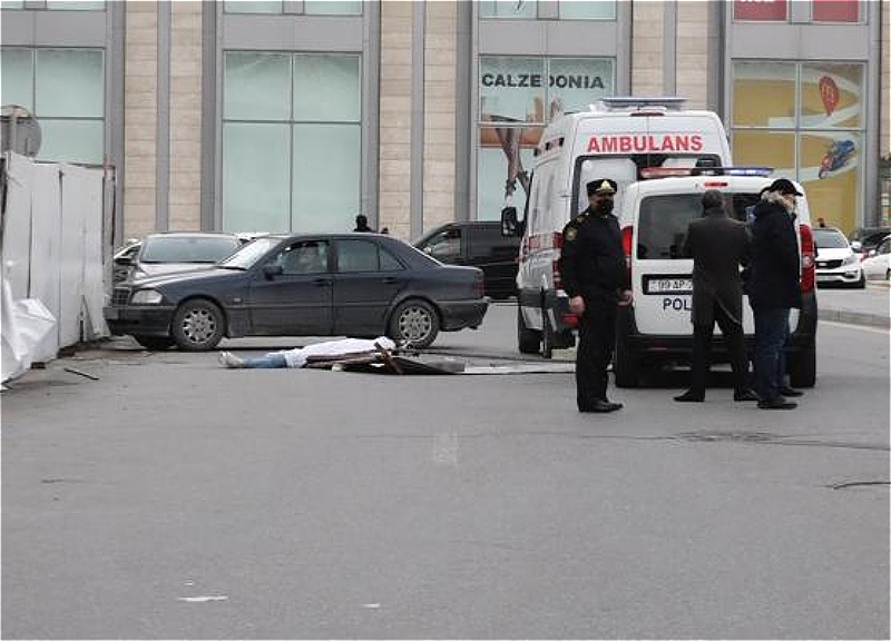Металлоконструкция, убившая женщину в центре Баку, была ограждением университета - ПОДРОБНОСТИ - ВИДЕО
