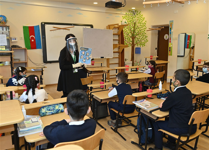 Из-за COVID-19 две бакинские школы перешли на дистанционное обучение