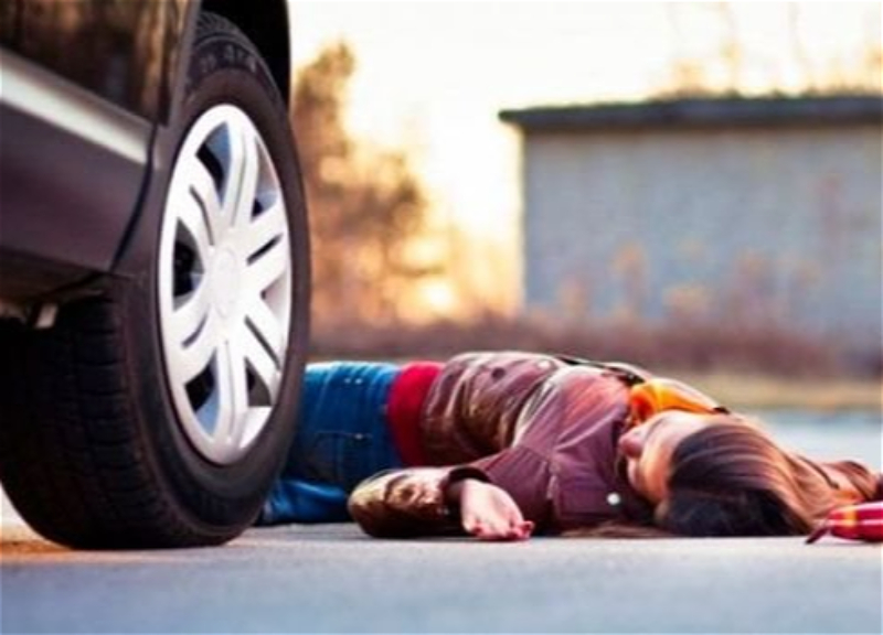 В Баку водитель сбил девушку и скрылся с места происшествия