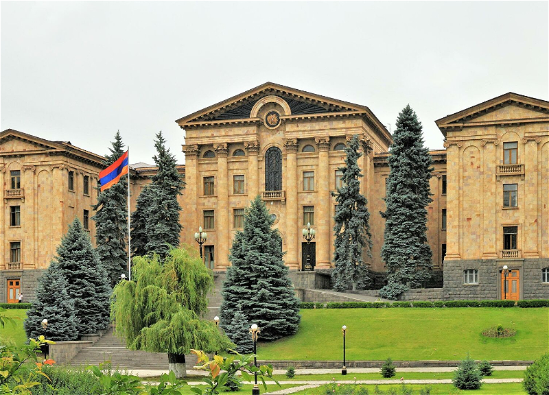 Оппозиция Армении требует отменить военное положение, власти – против – ОБНОВЛЕНО