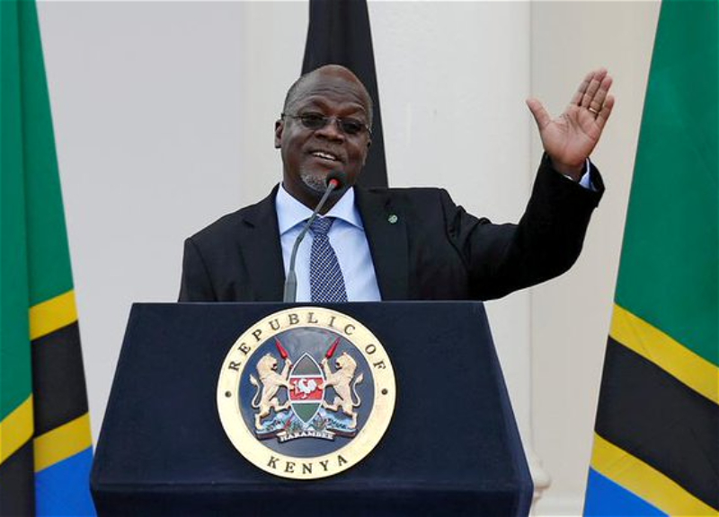 На похоронах не верившего в коронавирус, но умершего от него президента Танзании в давке погибли 45 человек - ВИДЕО