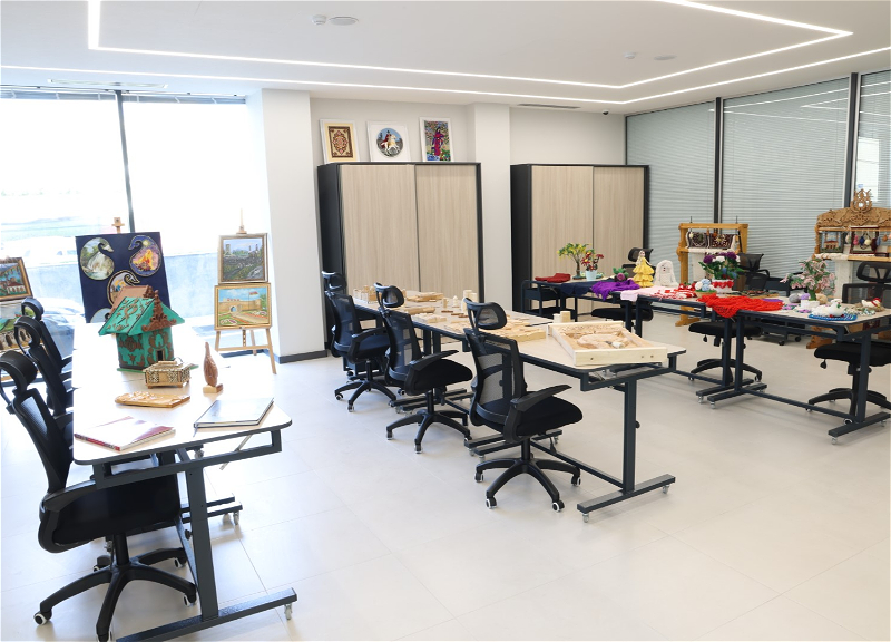 Первая инклюзивная школа искусств продолжит свою деятельность в Бакинском центре DOST – ФОТО
