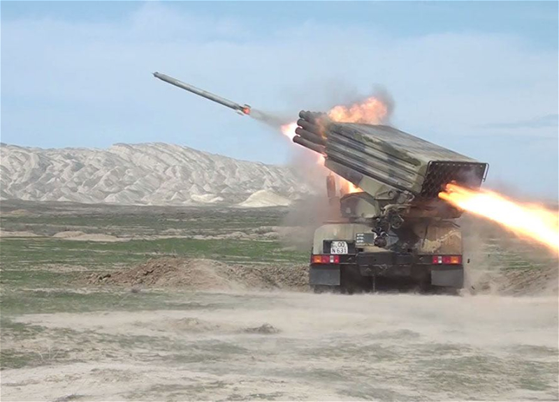 Azərbaycan Ordusunda raket-artilleriya batareyalarının döyüş atışlı taktiki təlimləri başlayıb - FOTO - VİDEO