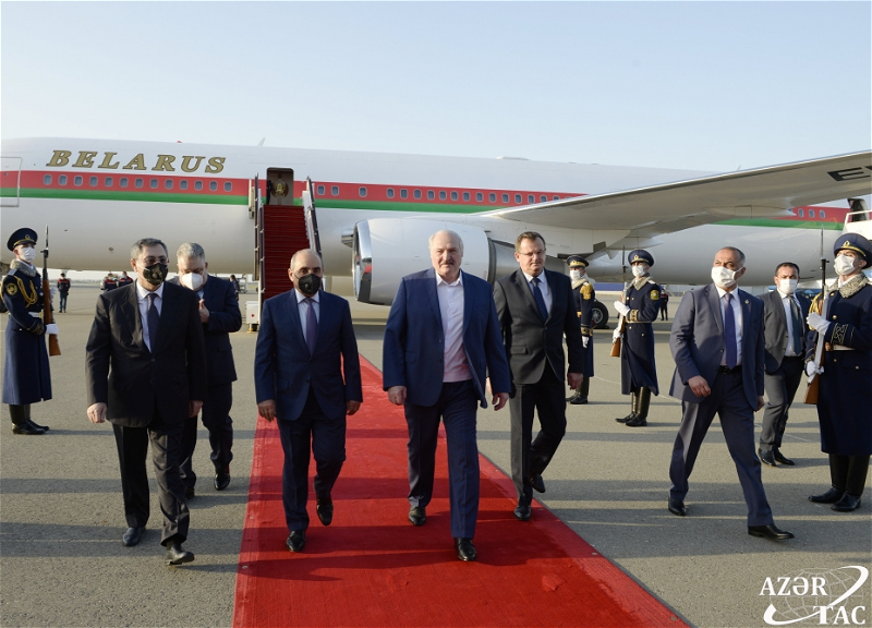 Президент Беларуси прибыл с рабочим визитом в Азербайджан - ФОТО