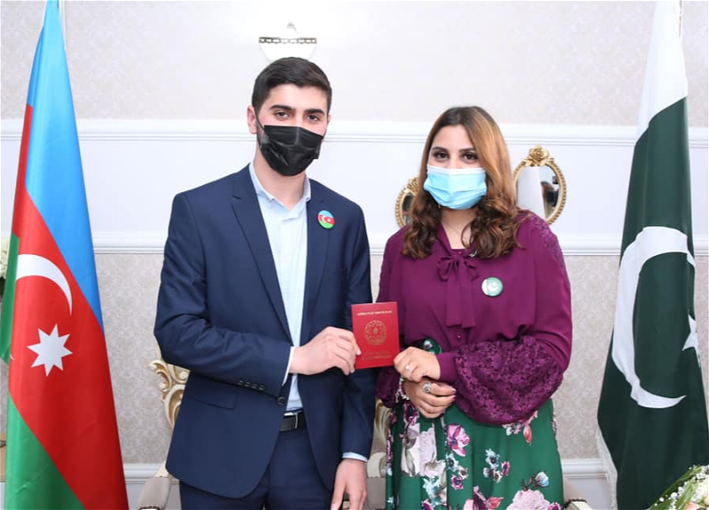 «Два любящих сердца из Азербайджана и Пакистана»: Выпускник Бакинской высшей школы нефти женился на пакистанской студентке - ФОТО
