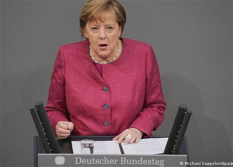 Меркель призвала поддержать введение комендантского часа в Германии, оппозиция против