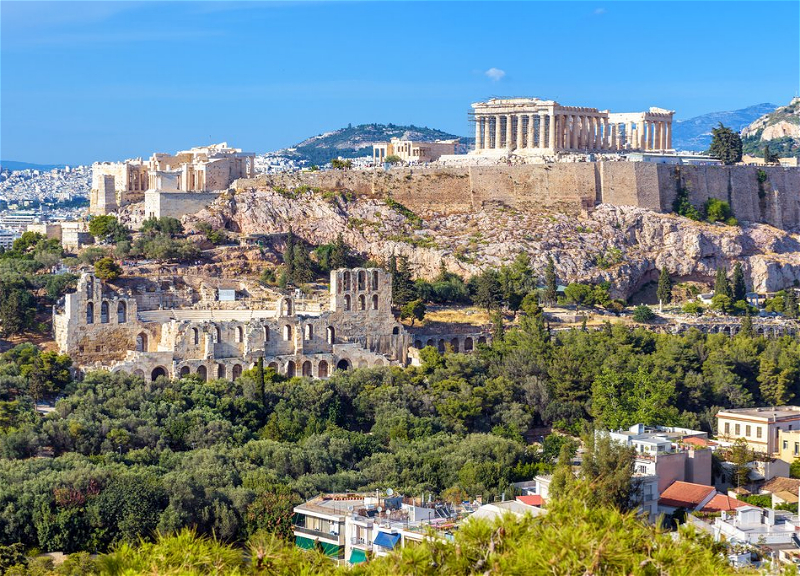 Греция отменяет обязательный карантин для туристов из более чем 30 стран