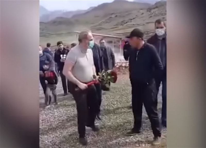 Пашиняну запретили положить цветы на могилу погибшего в Карабахе армянина - ВИДЕО